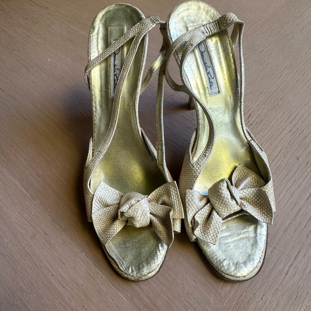 Oscar De La Renta 39.5 Gold Shimmer Glitter Slingback Heels with Fabric Bow